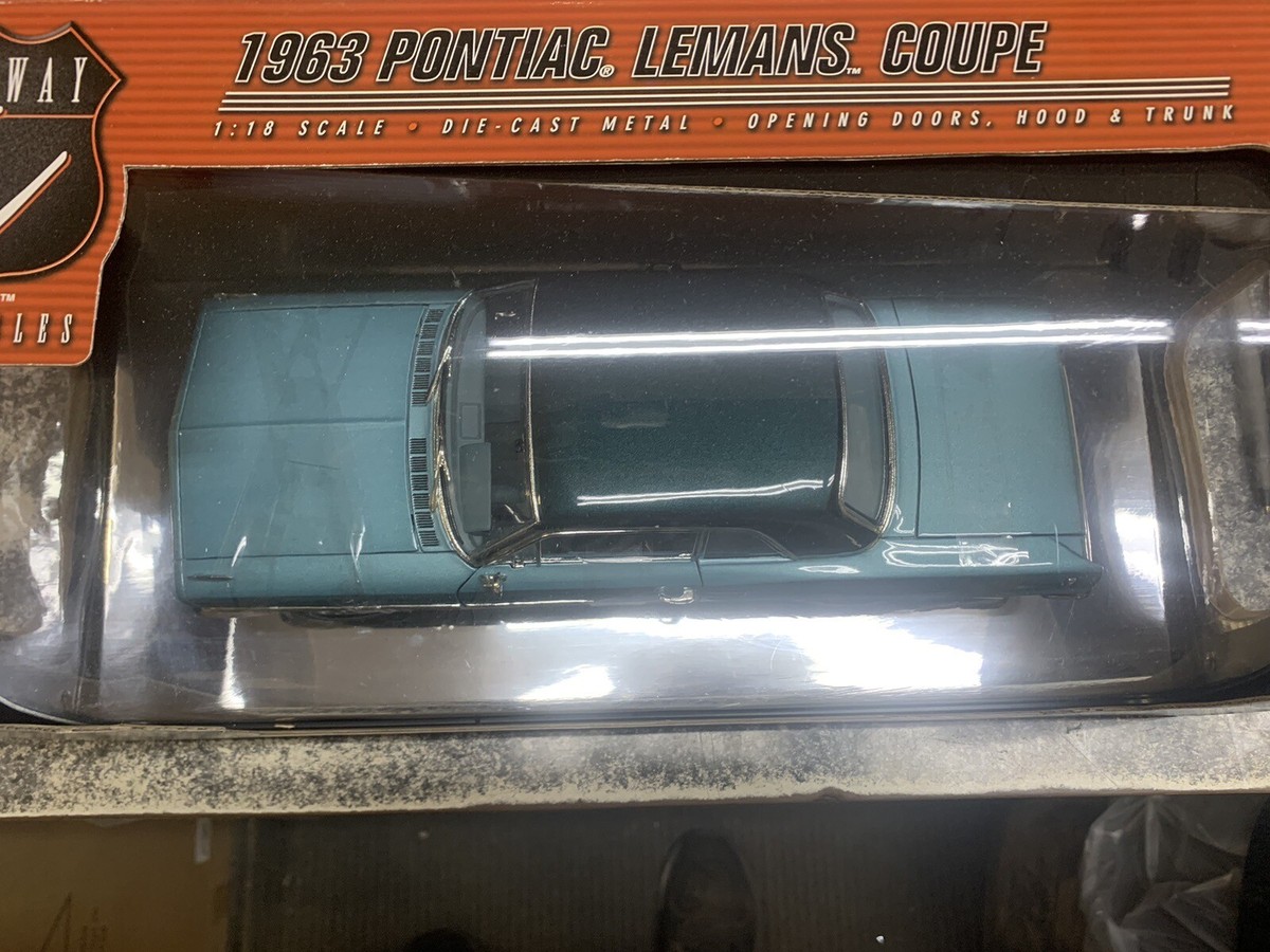 Highway 61 1963 Pontiac Lemans Coupe Blue. 1/18 Scale. Die
