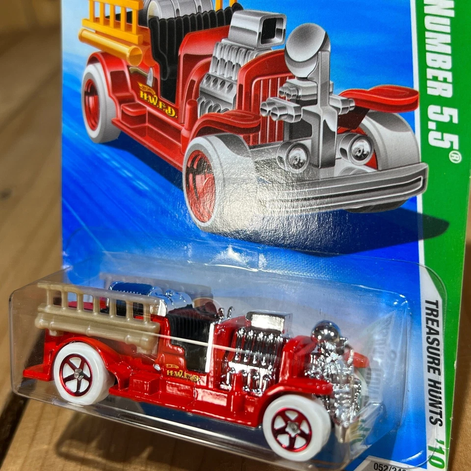 2010 Hot Wheels Treasure Hunts Old Number 5.5 Firetruck Red - 1:64 Diecast Car - Image 3 of 4