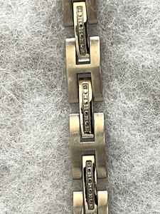 MENS STAINLESS STEEL BRACELET   MARKED MGW, DIA  8.25"