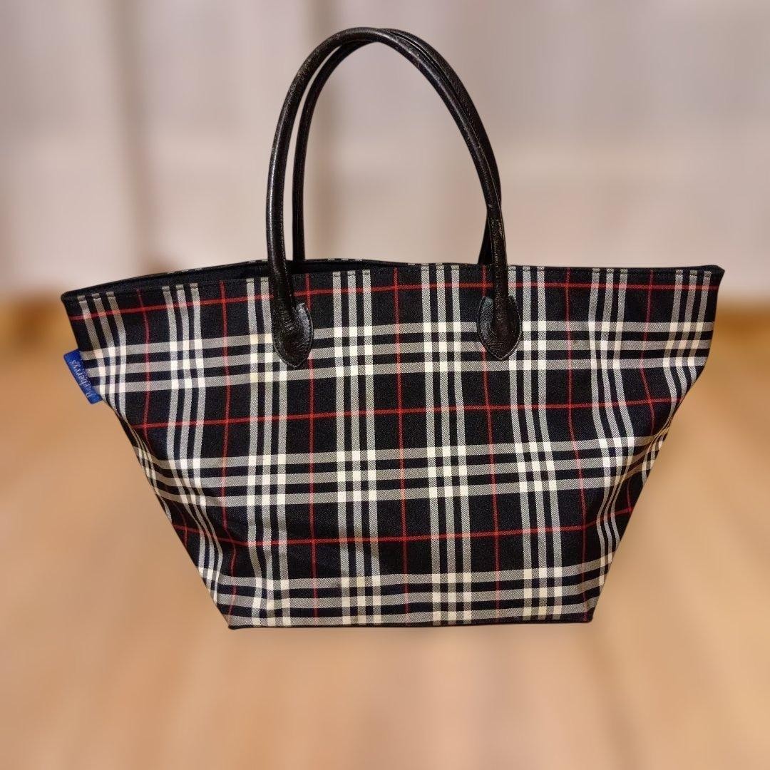 ！新品！　Burberry ケース　ブラック　ノバチェック　30 Burberrys Blue Label Nova Check Shoulder Bag color Black Red
