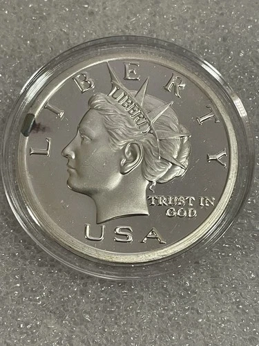 Vintage! 2003 Norfed 1 Troy Ounce .999 Fine Silver $10 Round In Capsule
