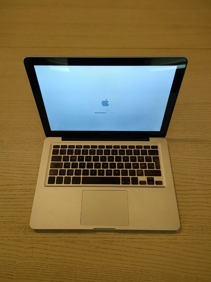 MacBook Pro 13 Zoll 2009 A1278,4Gb Ram/320Gb HDD, Ohne Ladegerät/Without charger - Bild 3 von 4
