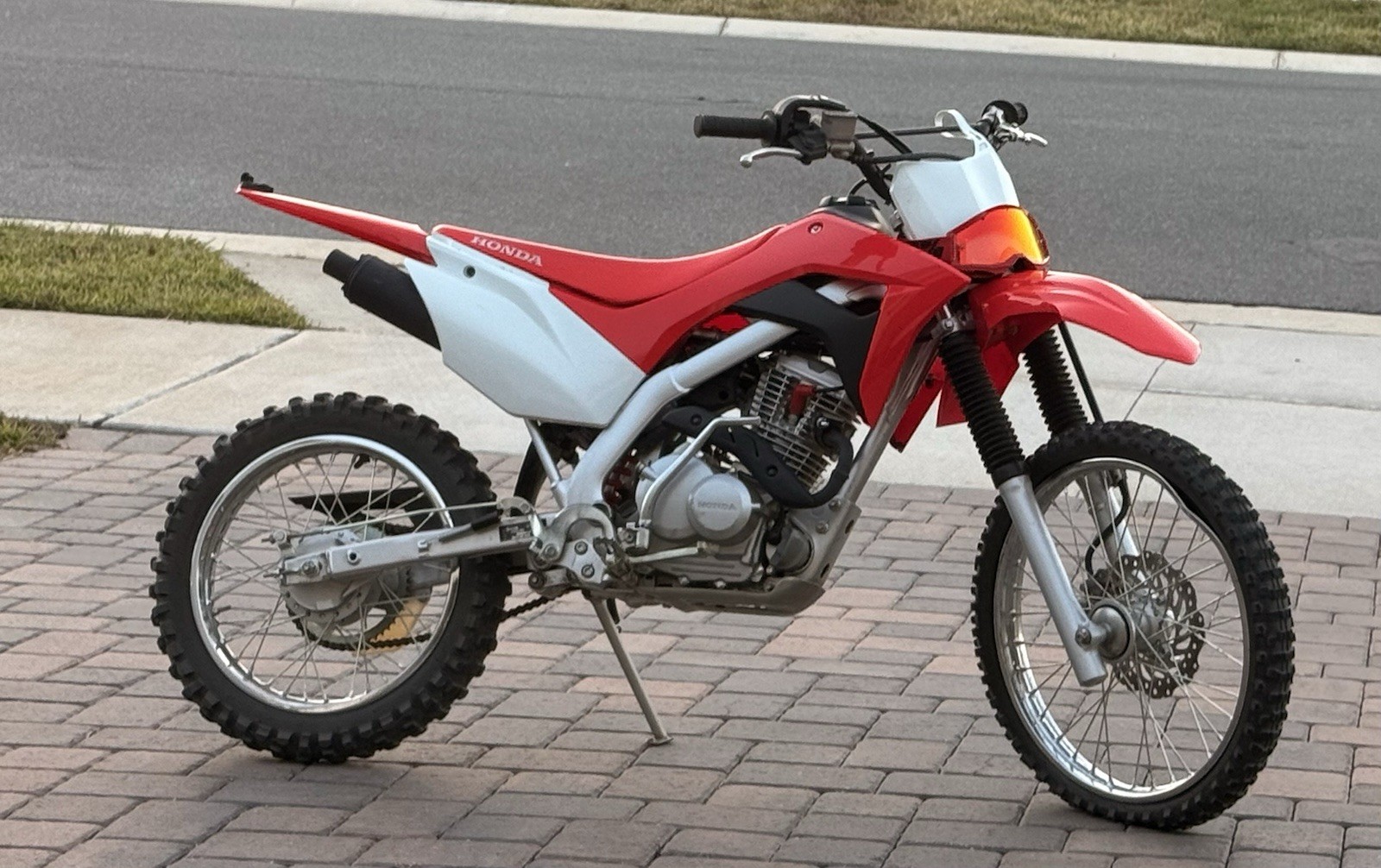 Stock RED 125 Honda Dirt Bike Motorcycle