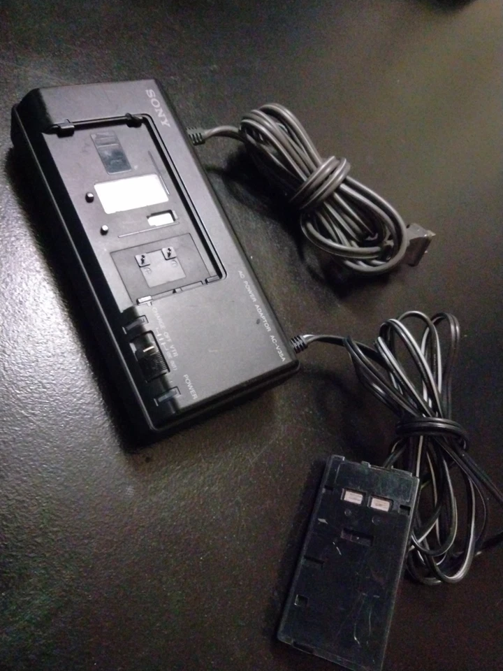 Cargador Adaptador de Corriente CA Videocámara SONY Original Modelo No. AC-V35A probado y funciona Foto 2 de 4