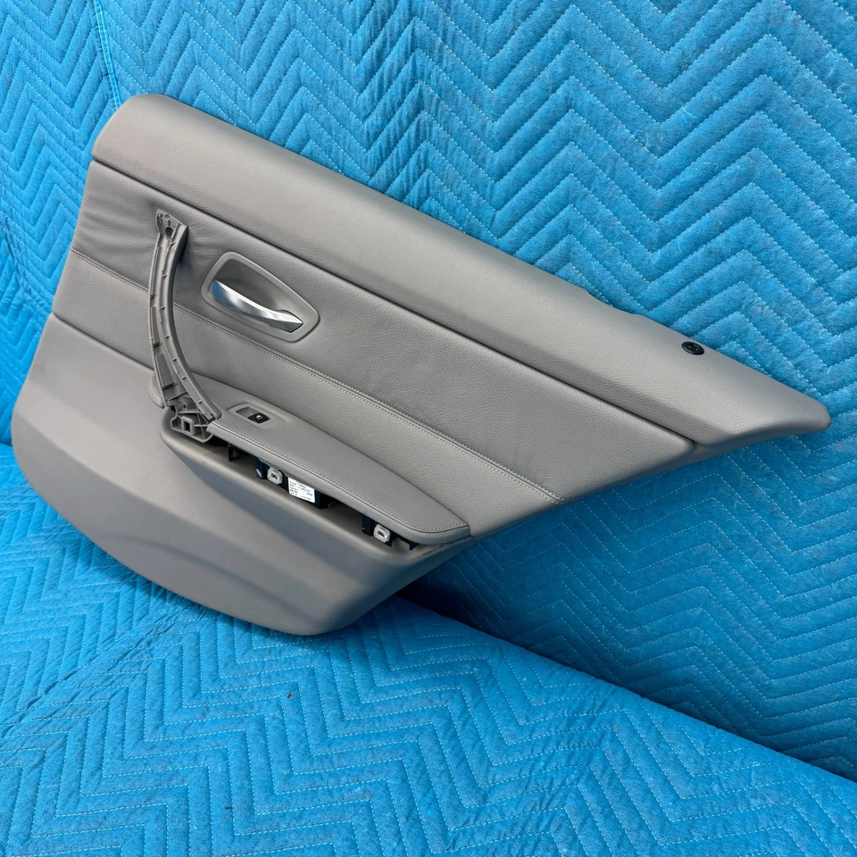 2006–2011 BMW 325i Rear Right Door Panel OEM 51427217580 - Image 3 of 4