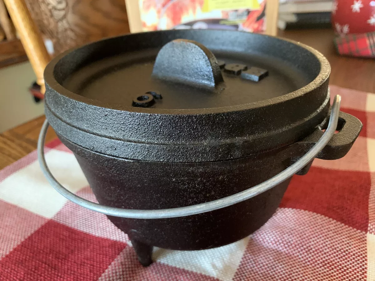 Lodge Logic Camp Dutch Oven - 1 qt.