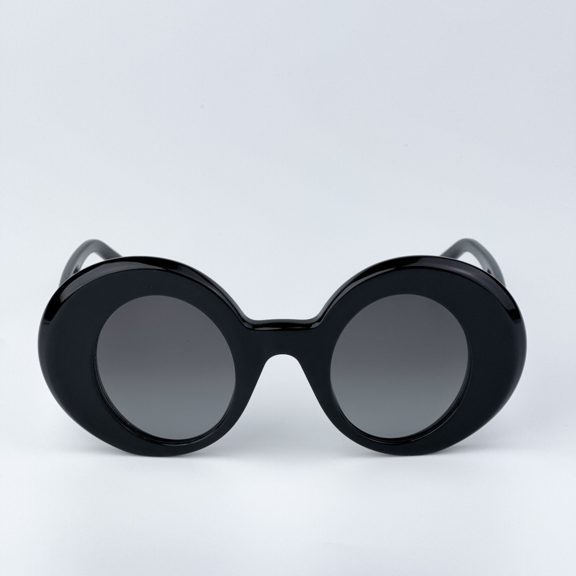 Loewe Women Sunglasses Black Smoke Gradient Round LW40089I Loewe Women Sunglasses Black Smoke Gradient Round LW40089I