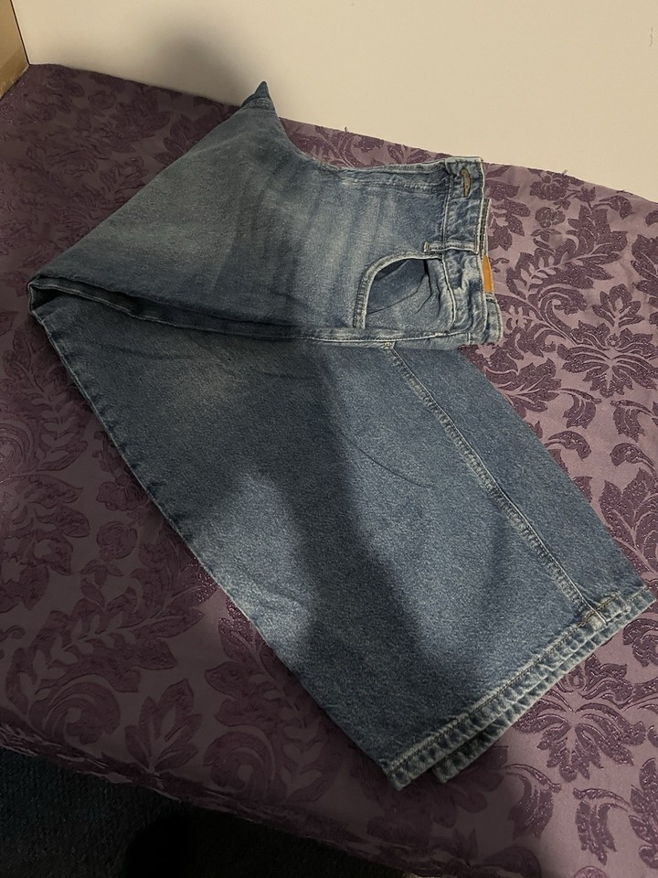 Woman’s ZARA barrel leg jeans ,size :eu 42,USA 10….