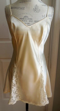 VINTAGE SASSY CREAM w/MATCHING LACE VICTORIA'S SECRET LIQUID SATIN NIGHTGOWN M