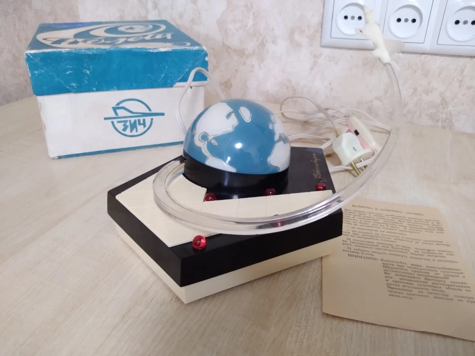Soviet Space Desk Table Night Lamp Rocket Earth Vostok Globe Cosmos USSR Sputnik - Image 4 of 4