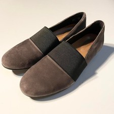 Clarks unstructured size 7.5 M suede loafers with a minimalist vibe