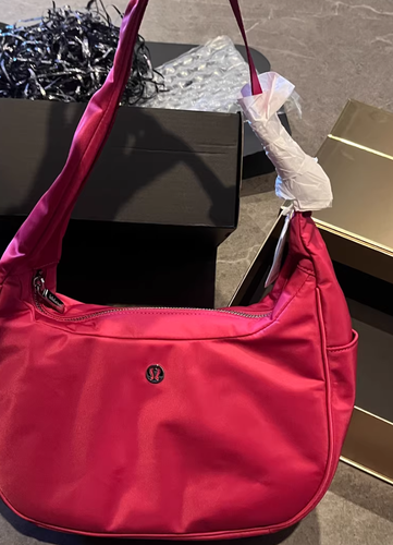 lululemon-city-essentials-shoulder-bag-4l-colour-berry-rumble-ebay