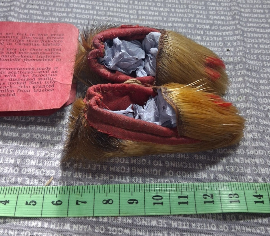 Vintage Native American Genuine Beever Skin Moccasins Slippers Shoes Hurons image 3
