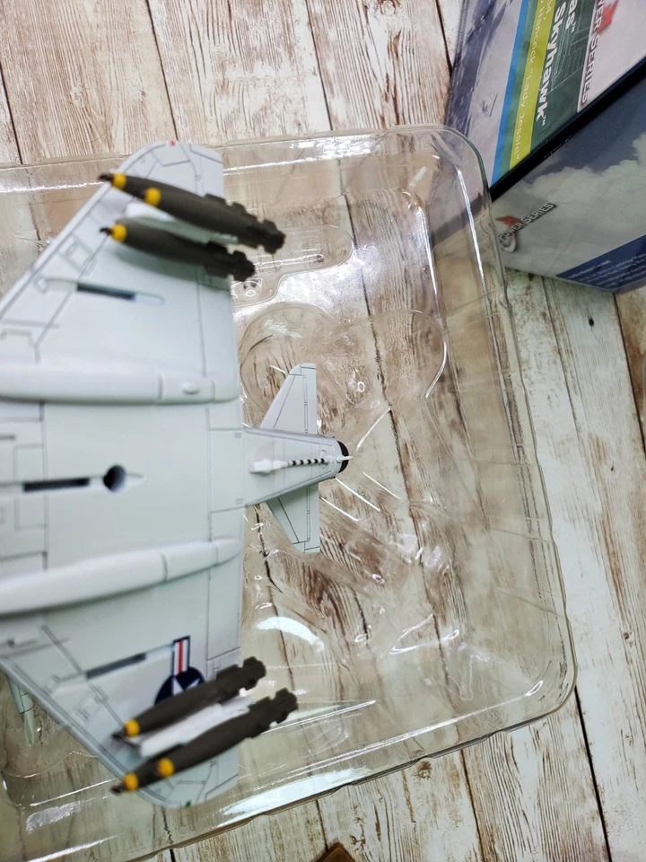 Hobby Master 1/72 HA1408 Douglas A-4F Skyhawk USS Hancock Lady Jessie incompleto Foto 4 de 4