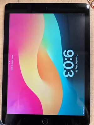 Apple iPad (6th Generation) A1893 32GB, Wi-Fi, 9.7'' - Silver
