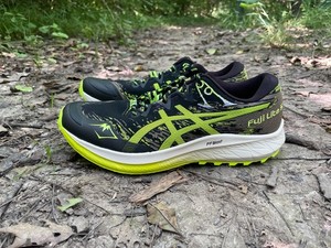 Asics FUJI LITE 5 Black & Yellow. Mens size 10 Trail Running Shoes. BRAND NEW!