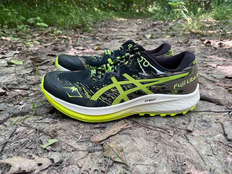 Asics FUJI LITE 5 Black & Yellow. Mens size 10 Trail Running Shoes. BRAND NEW!