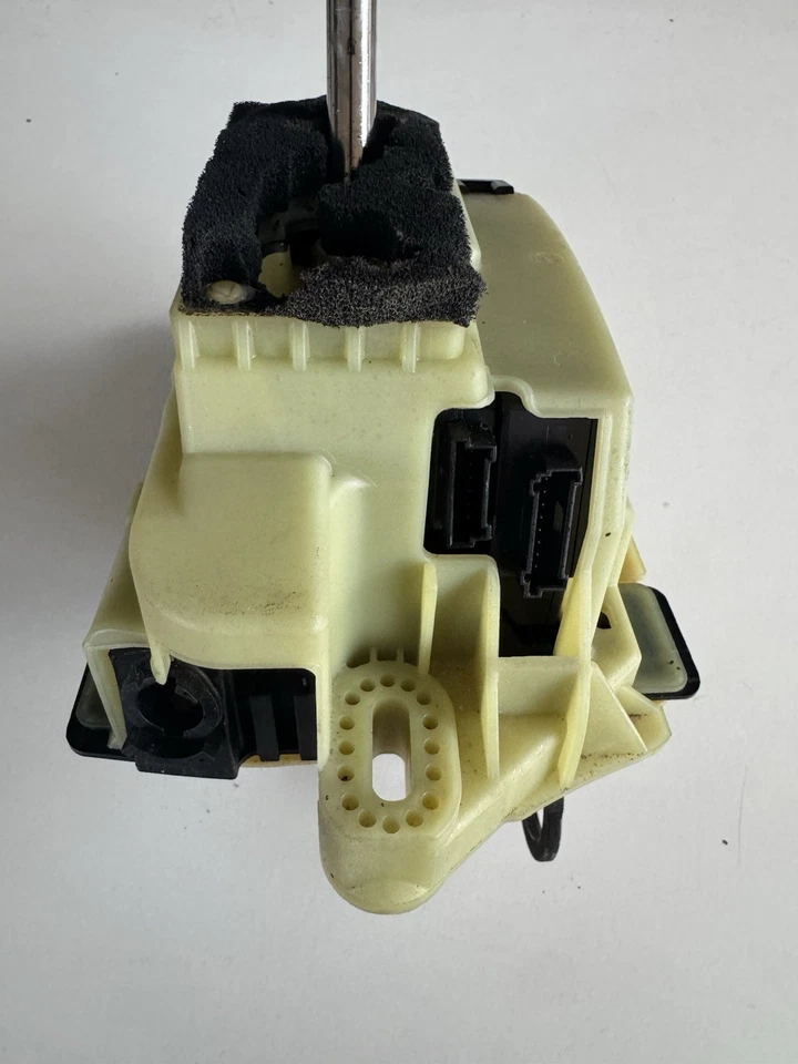 03-09 Mercedes W203 C230 C320 Floor Gear Shifter Selector Assembly A2032678724 - Image 3 of 4