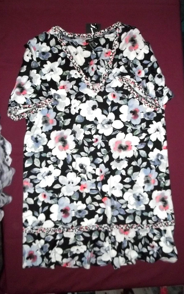 VESTIDO DE NOCHE VERA WANG Negro Floral Elástico FLOUNCE DOBLADILLO Pijama Talla 1X Nuevo con Etiquetas Foto 2 de 4