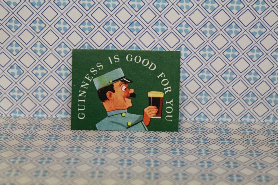 HANDCRAFTED PUPPENHAUS (Retro Blechschild = GUINESS