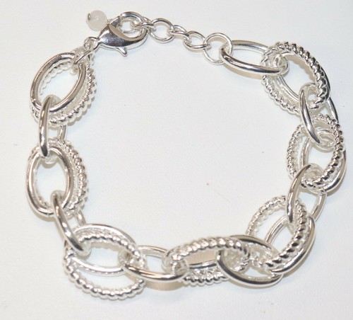 2018 Avon Classic Link Bracelet Silvertone - Picture 2 of 5
