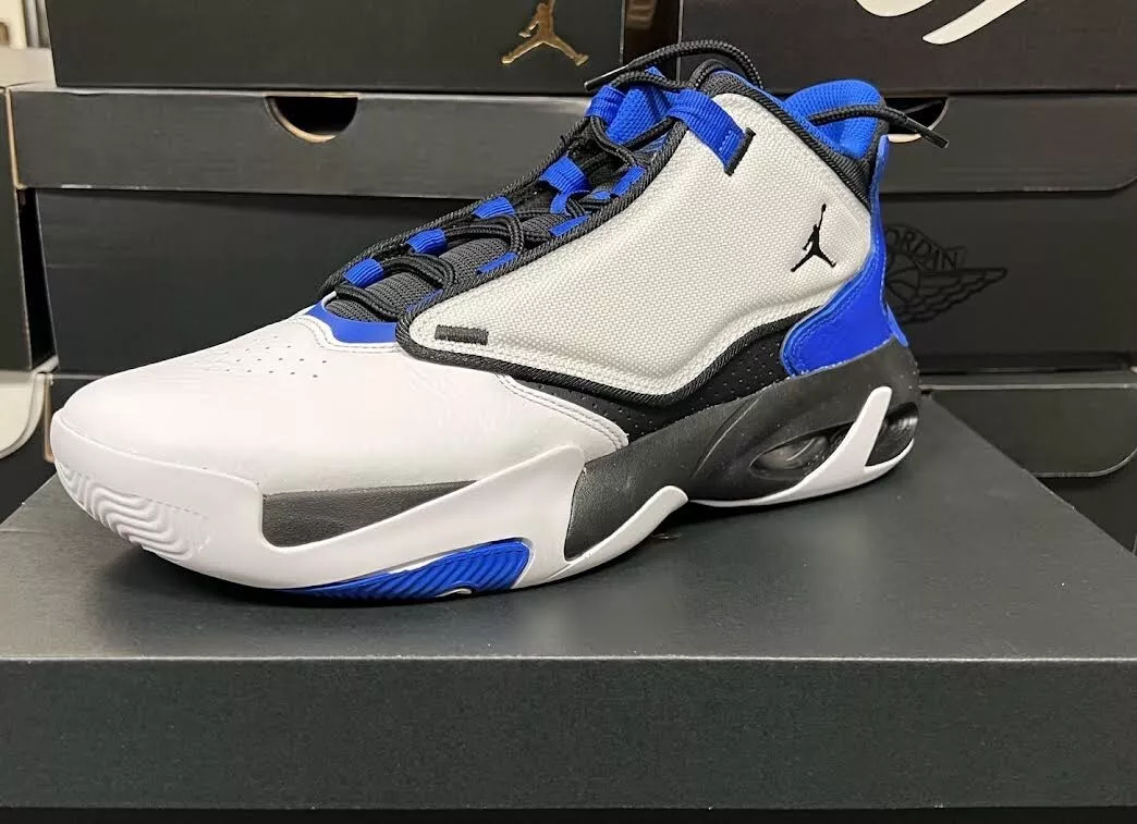 Jordan max aura black hyper royal clearance