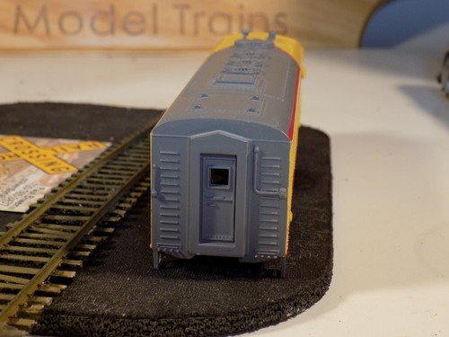 HO EMD F-7 Shell Union Pacific Diesel 1468 (050310) - Picture 7 of 12