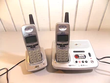 At & t Digital Answering System  E2728B 2 phones (Batteries Included) Tested