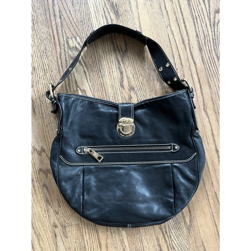 MARC JACOBS Black Shoulder Handbag Bag  Women's Size Medium 12 x 12 - Image 3 of 4