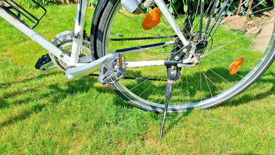 2 Giant  Trekking-Fahrräder (Damen + Herren)  , 28 Zoll, 21 Gang  gebraucht - Bild 4 von 4