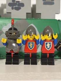 LEGO Castle King's Mountain Fortress 6081 Most Figs & Hard To Find Pieces Read!