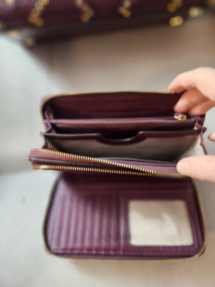 Шикарный бордовый с заклепками Michael Kors средний кожаный Дамская сумка с бумажник - Изображение 3 из 4