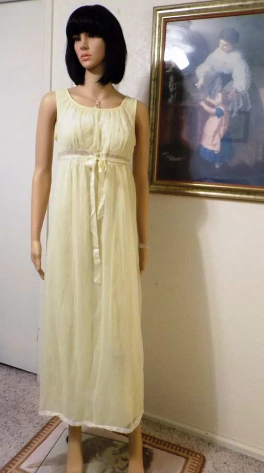 MISS ELAINE VTG Antron Nylon Chiffon LEMON YELLOW & LACE Peignoir Set S small - Image 2 of 4