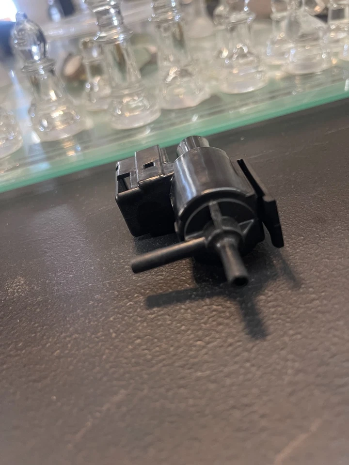 EGR Vacuum Solenoid - Image 3 of 4