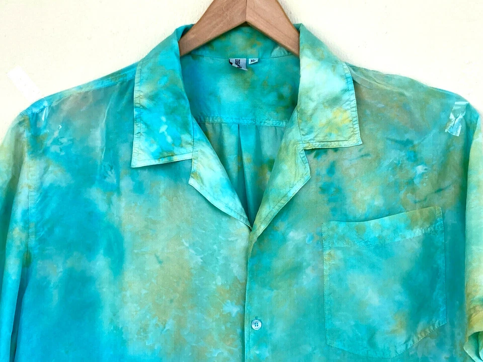 Vintage Men Size 2XL Hawaiian Blue Tie Dye Short Sleeve Button Up Relaxed Shirt - Image 2 of 4