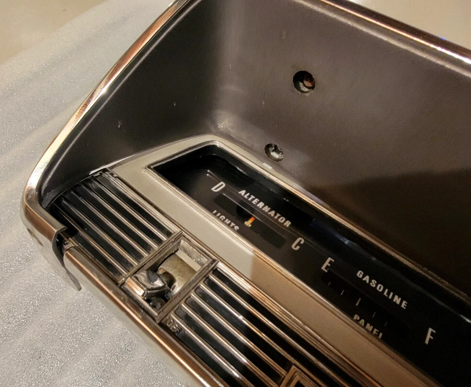 Chrysler Newport 1968 cuadro de instrumentos y bisel. Usado sin probar Foto 2 de 4