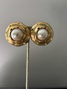 Authentic Vintage Dead Stock/NOS Clip On Earrings Unsigned Matte Gold Plated