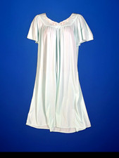 Miss Elaine Classics Womens Large Nightgown Floral Embroidery Retro pale Aqua