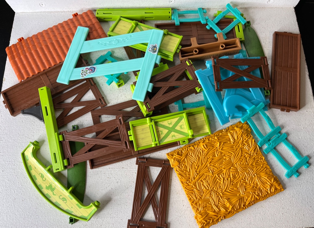 PLAYMOBIL 9478 Lucky Spirit Horse Stall Playset - Multicolor for