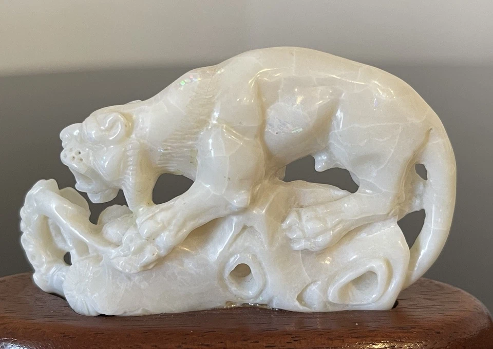 FINELY CARVED CHINESE FU LION BIXIE TIGER FIGURE WHITE OPAL STONE - Image 3 of 4