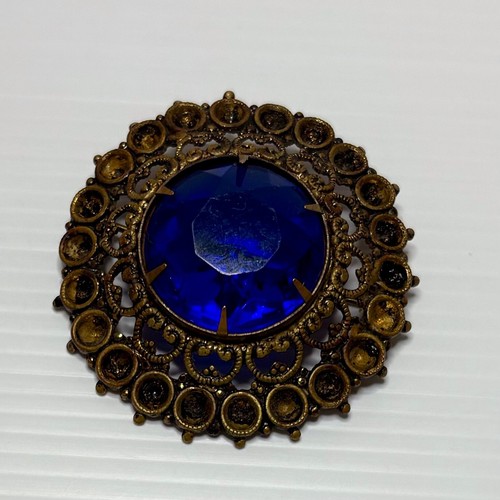 Vintage Brooch Large Blue Faceted Stone Filigree Mid Century Brass Tone Estate - Picture 6 of 6