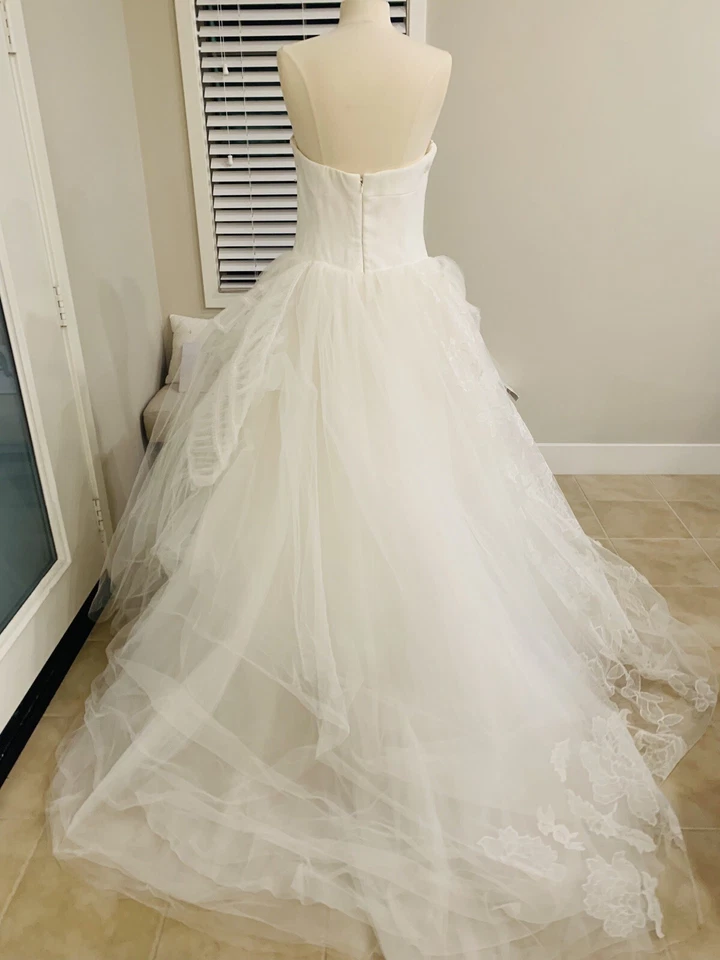 Vestido de novia Vera Wang personalizado, hasta el suelo, vestido de baile, sin mangas, parte superior recta Foto 4 de 4