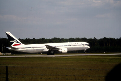 Dia N177DN Boeing 767-332(ER) Delta 20.05.1992 FRA 35mm gerahmt OP-K4-100
