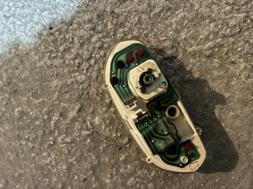 Contachilometri Strumentazione Derbi Atalntis 50 100 2008 - Immagine 3 di 3