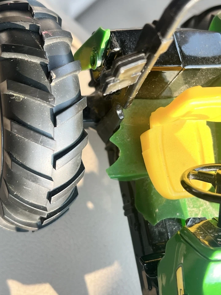 Vintage ERTL Die Cast 1/16th Scale JOHN DEERE TRACTOR - Image 3 of 4