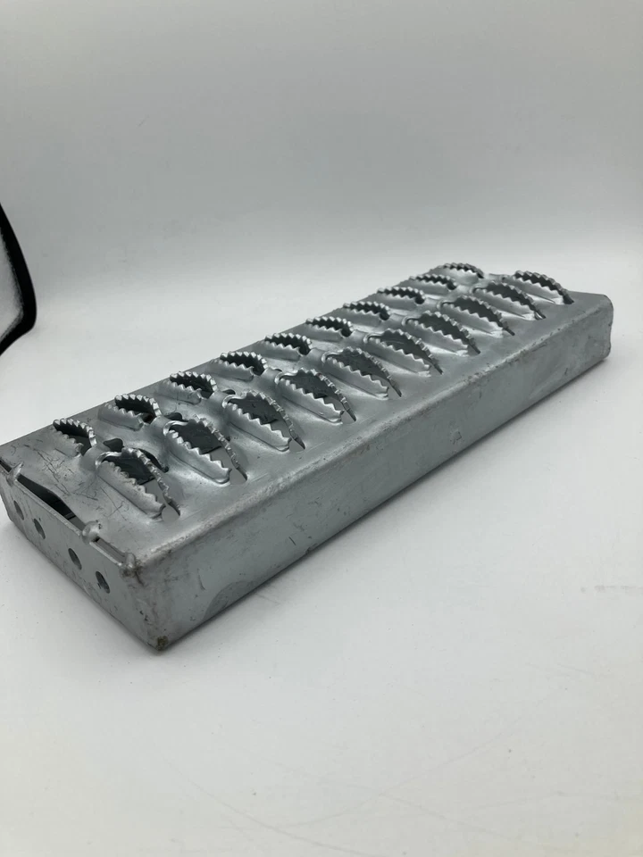 Buyers Products 5231112 Flexible Rubber Step w/ Galvanized Steel Diamond - Image 4 of 4