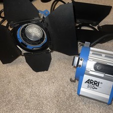ARRI 300 Plus Lampada Fresnel al Tungsteno, 230v 2x lampade da palco testato in confezione 