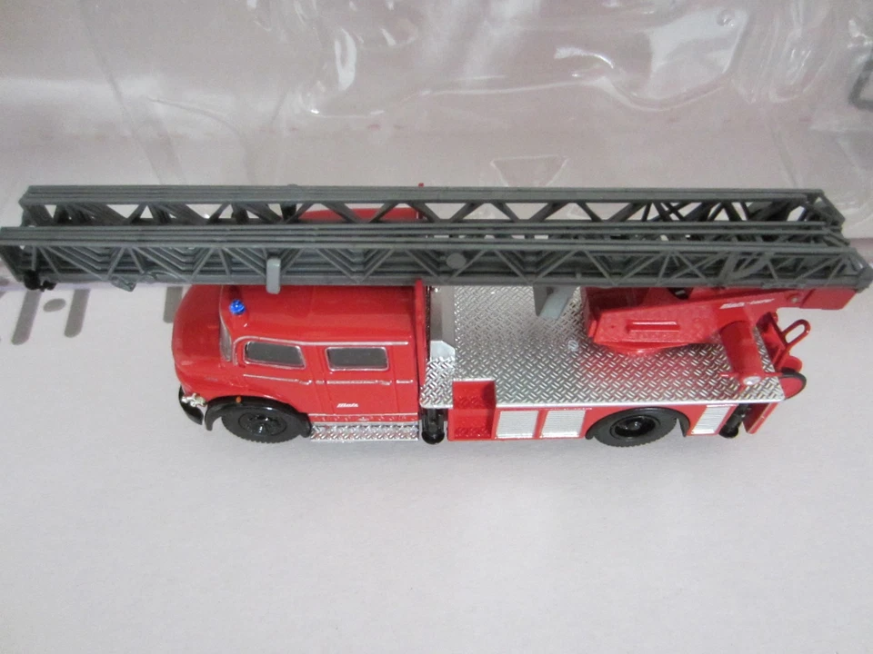 BREKINA 47070 MERCEDES BENZ L 1519 en modelo FIRE es PLÁSTICO - HO o escala 1:87 Foto 4 de 4