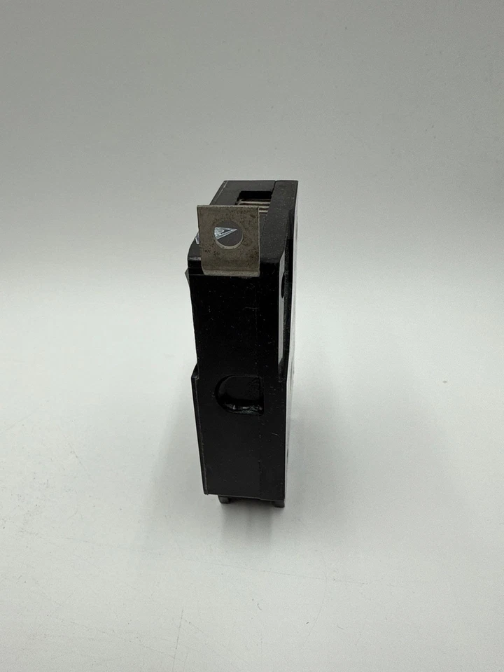 Eaton GHB1020 Bolt On Circuit Breaker 20A 1P 277V GHB 20 Amp 1 Pole New - Image 4 of 4