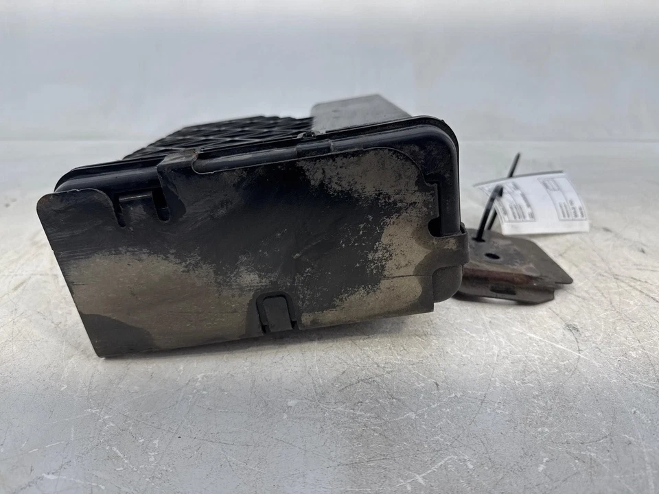 2017-2020 GMC Yukon XL 1500 Fuel Vapor Canister OEM 84316724 - Image 3 of 4